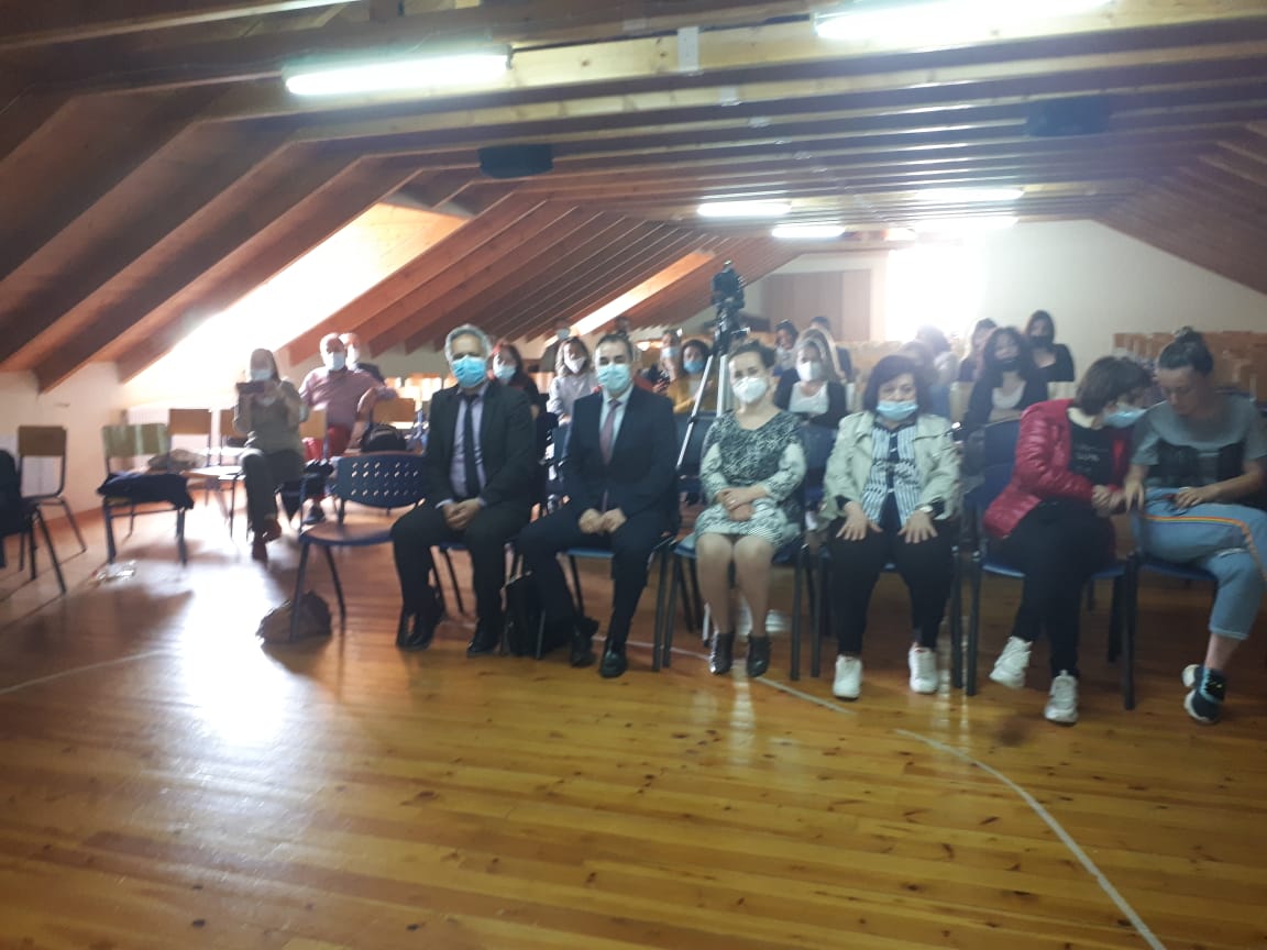 Επίδοση βραβείων από το Γ.Π. Κορυτσάς στους αριστεύσαντες μαθητές της 9ης τάξης του Ελληνο-αλβανικού Εκπαιιδευτηρίου