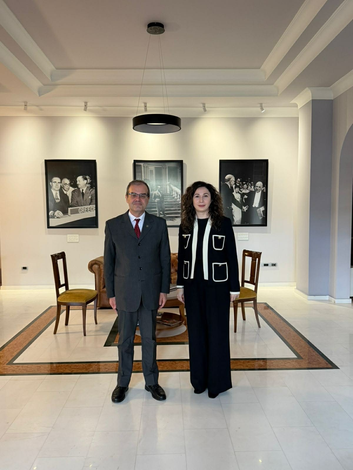 Εθιμοτυπική συνάντηση του Γενικού Προξένου της Ελλάδας στην Κορυτσά κ. Αστερίου Μπουζιά με τη νέα Νομάρχη Κορυτσάς κα Florinda Zegullaj (11/2/2026)
