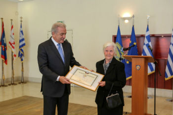 Μinistria e Mbrojtjes Kombëtare  nderoi  znj. Ermioni Pringu  nga Himara