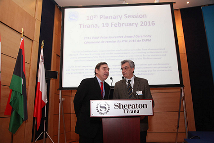 Sesioni i 10të Plenar i Asamblesë Parlamentare  të Mesdheut në Tiranë, dt. 18-19.02.2016 – Sugjerim i suksesshëm i Delegacionit Grek – Dekorim i Kryetarit të Bashkisë së Lesvos, z. Galinos