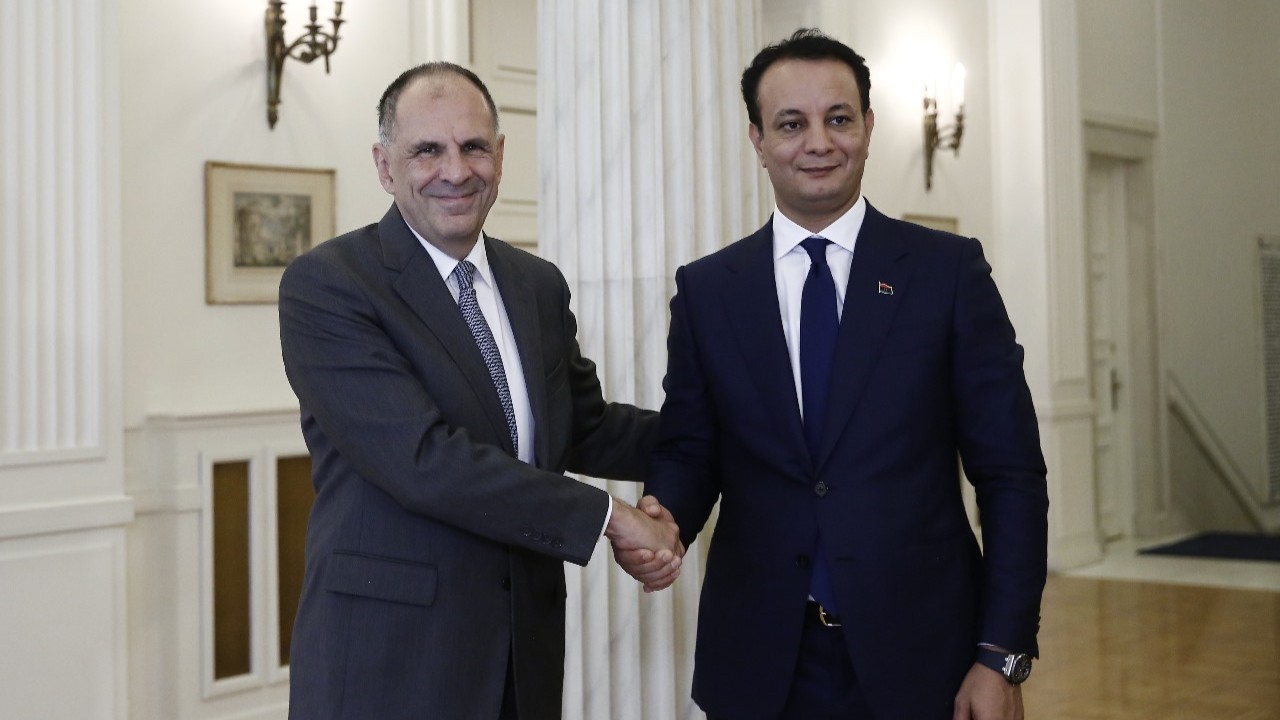 Rencontre entre le ministre des Affaires étrangères, Giorgos Gerapetritis, et le directeur général du Fonds pour le développement et la reconstruction de la Libye, Belgasem Haftar (Athènes, 08.09.2025)