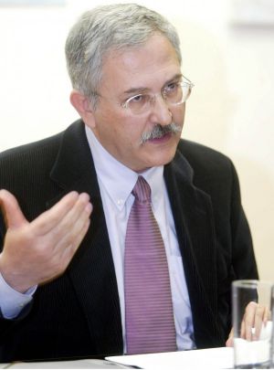 Environment Min. links promising oil explorations to Greece’s future