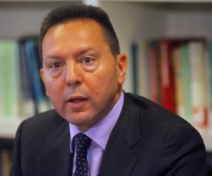 FinMin: No political solutions, only negotiations with troika