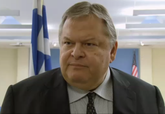 Conférence de presse tenue par le vice-Premier ministre et ministre des Affaires étrangères, E. Vénizélos à l'issue de sa rencontre tripartite avec les ministres des Affaires étrangères de Chypre et de l'Egypte