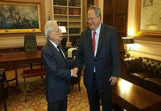 Statements of the new and outgoing foreign ministers, P. Molyviatis and N. Kotzias, during the Foreign Ministry handover