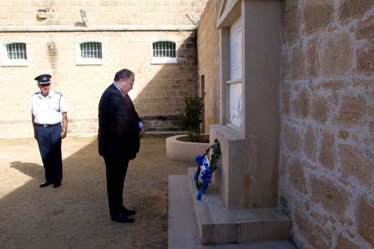 Ο Υπουργός Εξωτερικών της Ελλάδας κ. Ν. Κοτζιάς επισκεπτόμενος την Κυπριακή Δημοκρατία 26-28 Οκτωβρίου 2015.