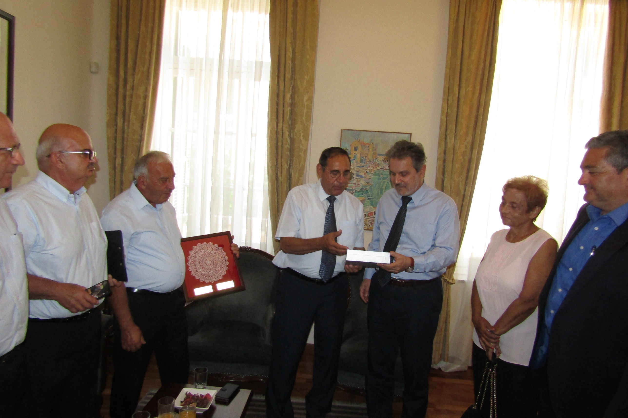 Συνάντηση του Πρέσβη της Ελλάδας κ. Θ. Λαλάκου με αντιπροσωπεία Δημάρχων Ένωσης Κοινοτήτων και προσφυγικών σωματείων κατεχόμενης Επαρχίας Κυρήνειας