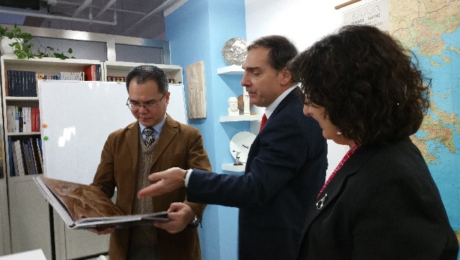  Ambassador of Greece to China Leonidas Rokanas visits prestigious Chinese Academic Institutions Peking University- Center for Hellenic Studies 