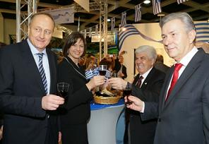 Der Minister für Landwirtschaftliche Entwicklung und Ernährung Prof. Dr. Athanasios Tsaftaris und der Minister für Makedonien und Thrakien Herr Theodoros Karaoglou auf der „Internationalen Grünen Woche Berlin“ (18-19.01.2013)