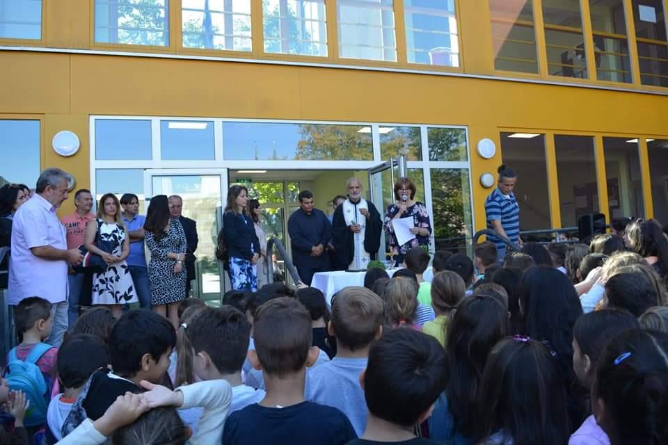 Aristoteles Private Volksschule Der Republik Griechenland Heiligung aller griechischen Schulen in Nürnberg, mit der Präsenz der