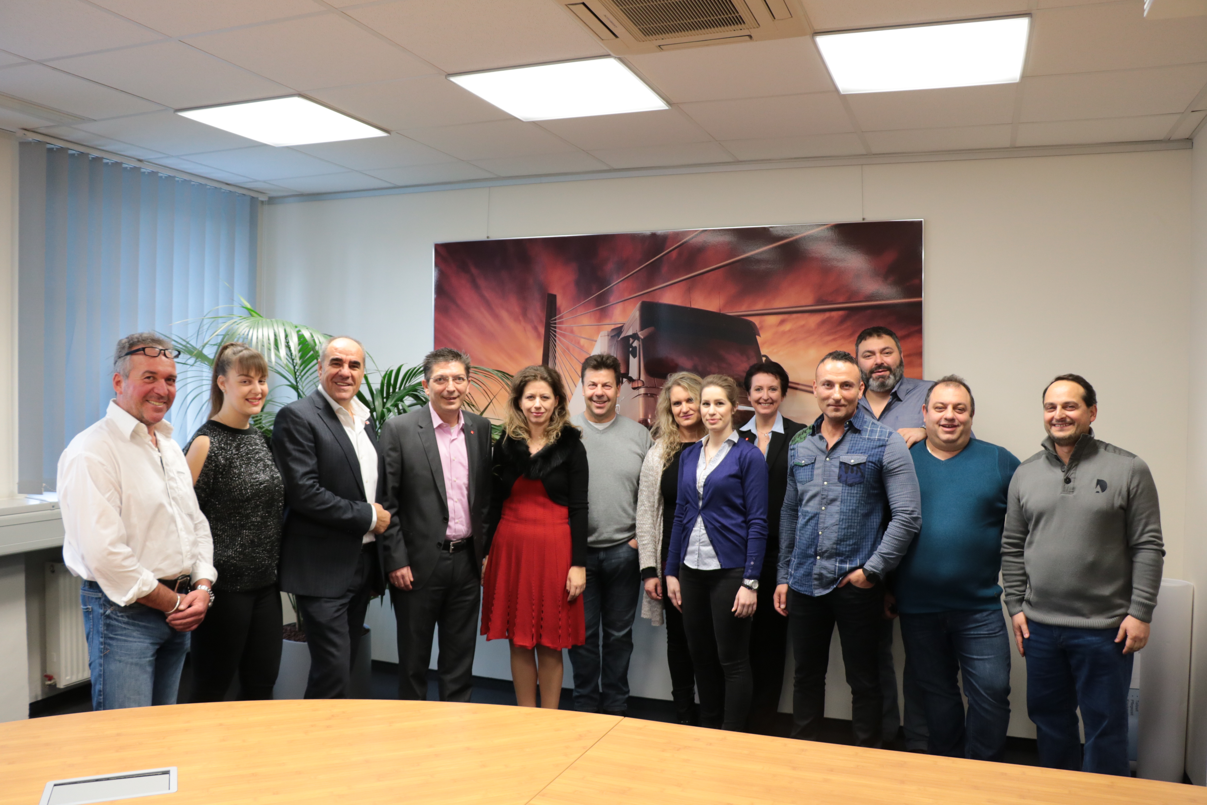 Besuch der Generalkonsulin der Republic Griechenlands in München Frau
Panagiota Constantinopoulou bei der Fabrik MAN in Karlsfeld / München