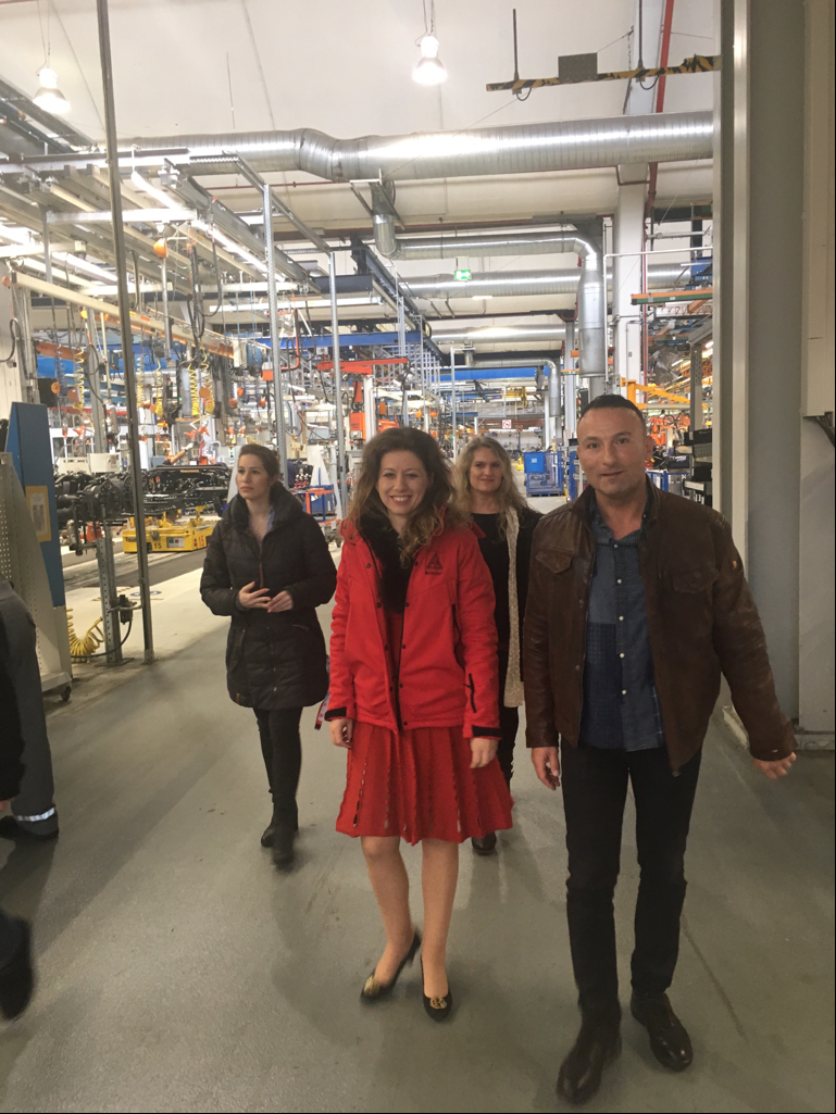 Besuch der Generalkonsulin der Republic Griechenlands in München Frau
Panagiota Constantinopoulou bei der Fabrik MAN in Karlsfeld / München