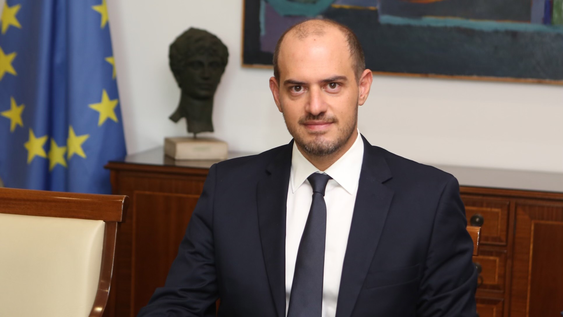 Σημεία συνέντευξης Υφυπουργού Εξωτερικών, Γιώργου Κώτσηρα, στην εφημερίδα «Το Μανιφέστο» και τη δημοσιογράφο Ντόρα Κουτροκόη (21.10.2024)