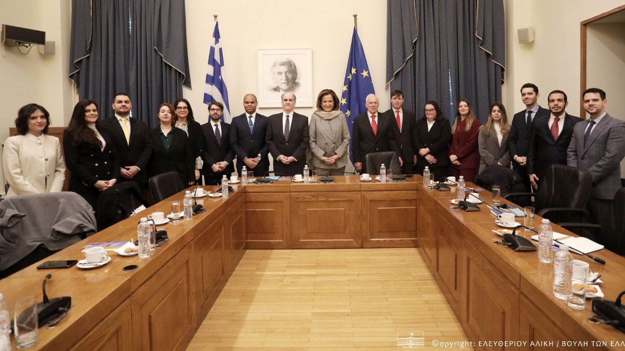 Συνάντηση της Προέδρου της Διαρκούς Επιτροπής Εθνικής Άμυνας και Εξωτερικών Υποθέσεων της Βουλής των Ελλήνων με την ΚΘ’ Εκπαιδευτική Σειρά Υποψηφίων Ακολούθων Πρεσβείας (25.02.2025)