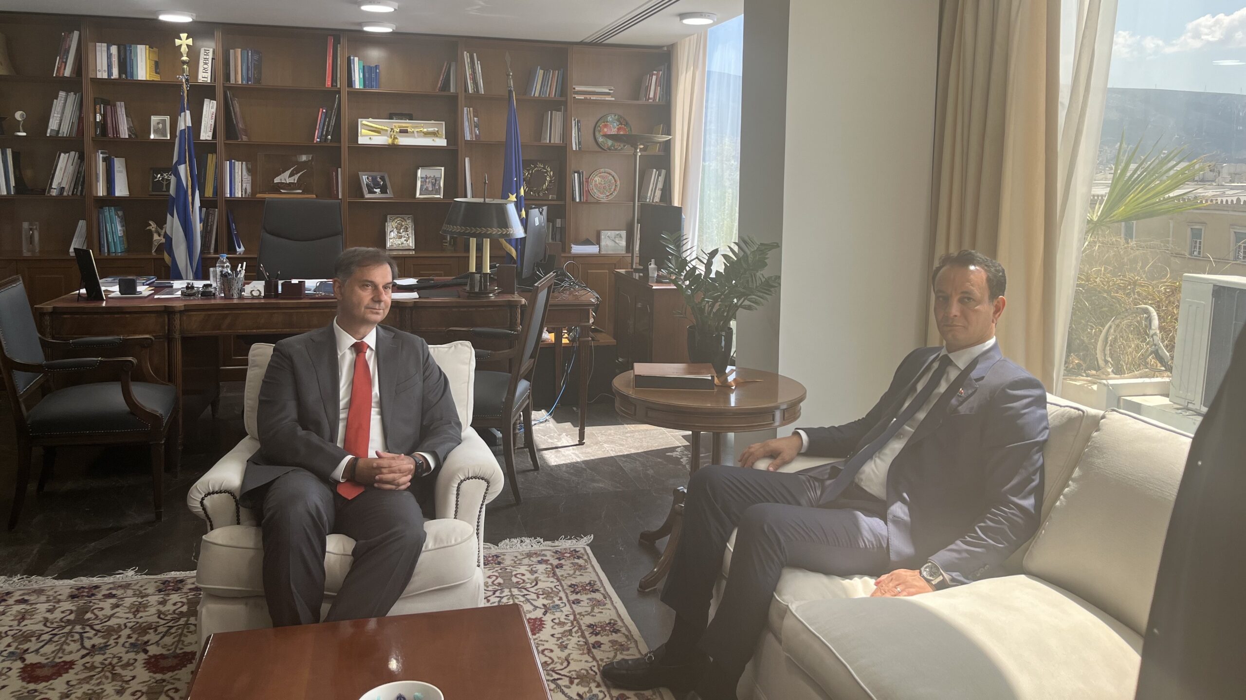 Συνάντηση Υφυπουργού Εξωτερικών, Χάρη Θεοχάρη, με τον Γενικό Διευθυντή του Ταμείου για την Ανάπτυξη και Ανασυγκρότηση της Λιβύης, Belgasem Haftar (Αθήνα, 08.09.2025)