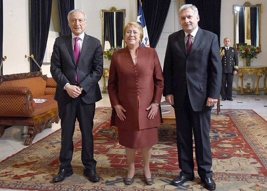 Entrega de las Cartas Credenciales del nuevo Embajador de Grecia Sr.
Ioannis Tzovas Mourouzis a la Presidenta de la República de Chile Sra.
Michelle Bachelet Jeria<br />