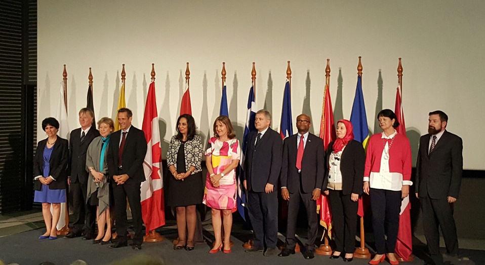 Εβδομάδα Γαλλοφωνιας 2017 / Τελετή έναρξης - Φωτογραφία Πρέσβεων συμμετεχουσών χωρών και τραπέζι με ελληνικά εδέσματα