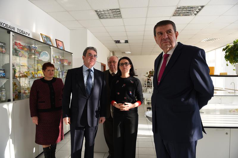 Ο Πρέσβης της Ελλάδος στην Ουκρανία κ. Γεώργιος Πουκαμισάς επισκέφτηκε το Εθνικό Εμπορικό Οικονομικό Πανεπιστήμιο Κιέβου