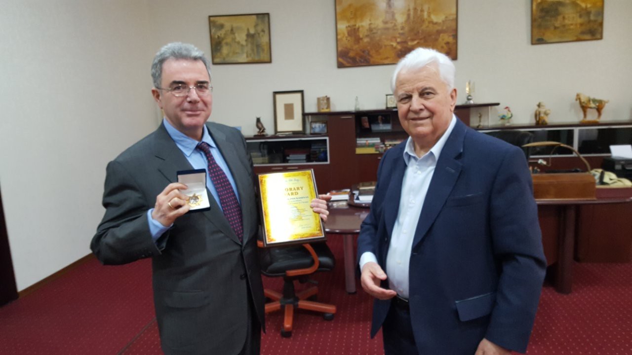 Зустріч Посла Грецької Республіки в Україні пана Георгіоса Пукаміссаса з першим Президентом України паном Леонідом Кравчуком (10.05.2017).