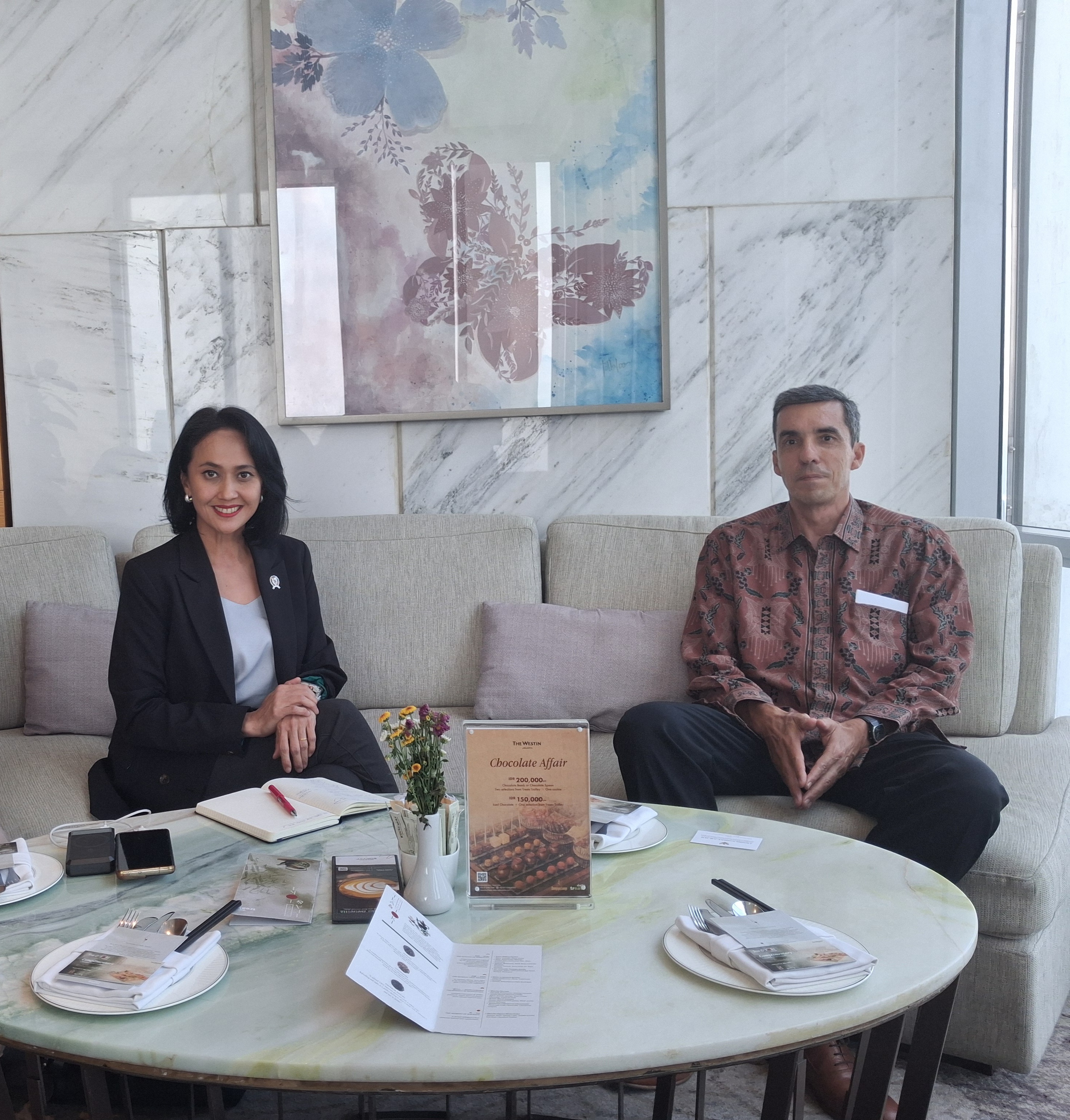 Συνάντηση του Πρέσβυ κ. Μιχαλόπουλου με την Υφυπουργό Προστασίας Ινδονησίων Μεταναστών, κα. Christina Aryani