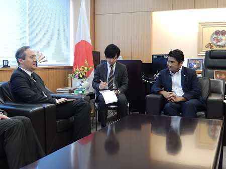 Συνάντηση Πρέσβυ κ. Καρατσώλη με Υφυπουργό Εξωτερικών Ιαπωνίας κ. Kihara 