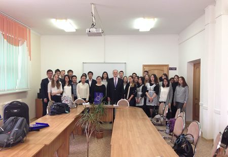 Ομιλία Πρέσβη κ. Παντζόπουλου στο 1o Γυμνάσιο τηε Αστανά, με την ευκαιρία εορτασμού Ημέρας Ευρώπης.