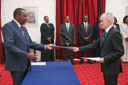 On Tuesday 8th December 2015, H.E. Mr. Konstantinos Moatsos presented to H.E. Mr. Uhuru Kenyatta, President of the Republic of Kenya, the Letters accrediting him as the Ambassador of the Hellenic Republic to the Republic of Kenya