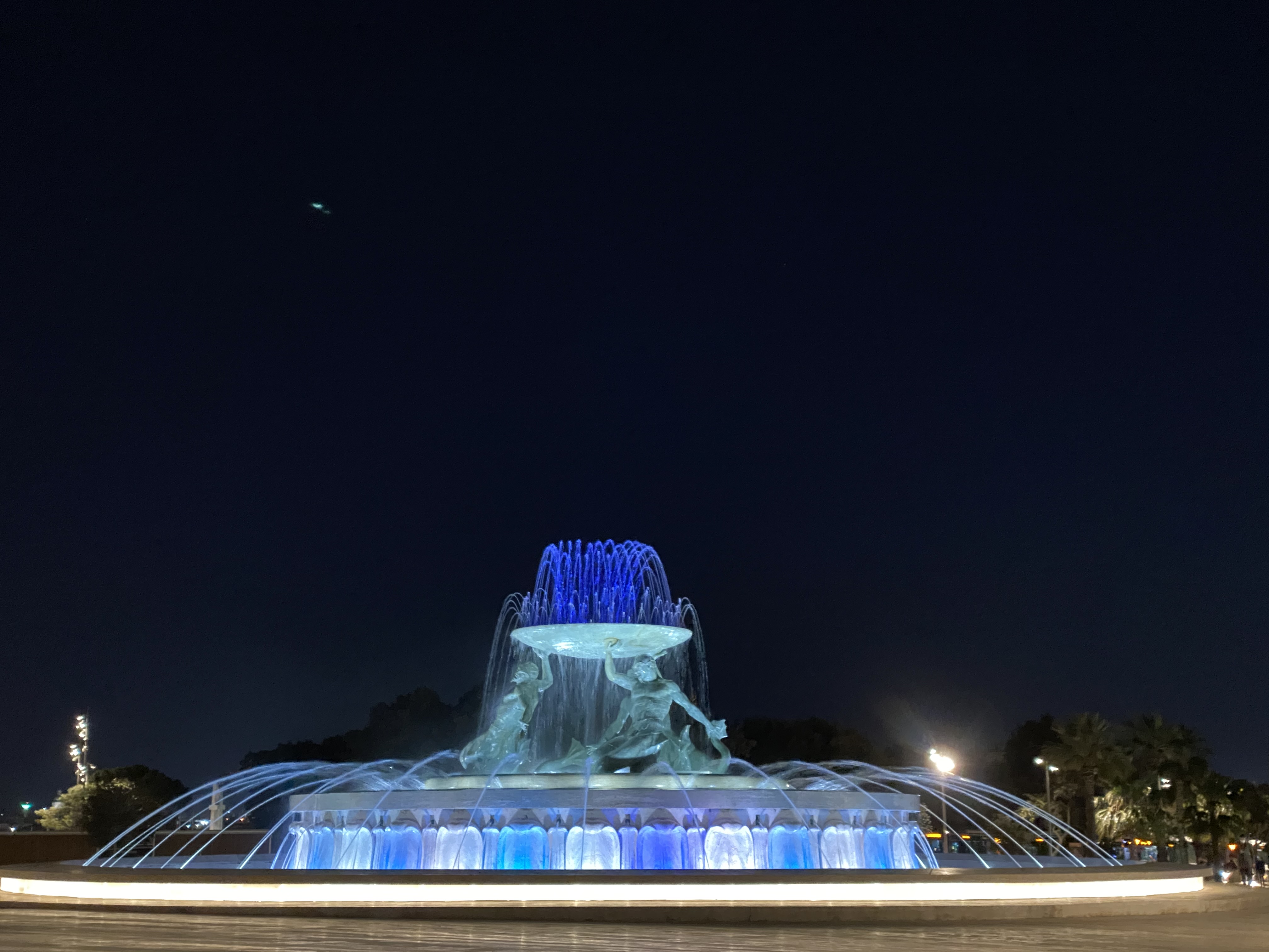 Φωταγώγηση συντριβανιού στην Βαλέττα και της Πρεσβευτικής κατοικίας.