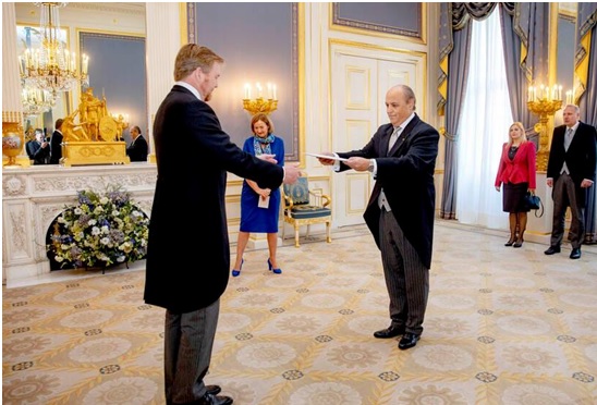 Από την επίδοση διαπιστευτηρίων του Πρέσβυ κ. Νικολάου Π. Πλεξίδα στην Αυτού Μεγαλειότητα τον Βασιλέα της Ολλανδίας Γουλιέλμο Αλέξανδρο.