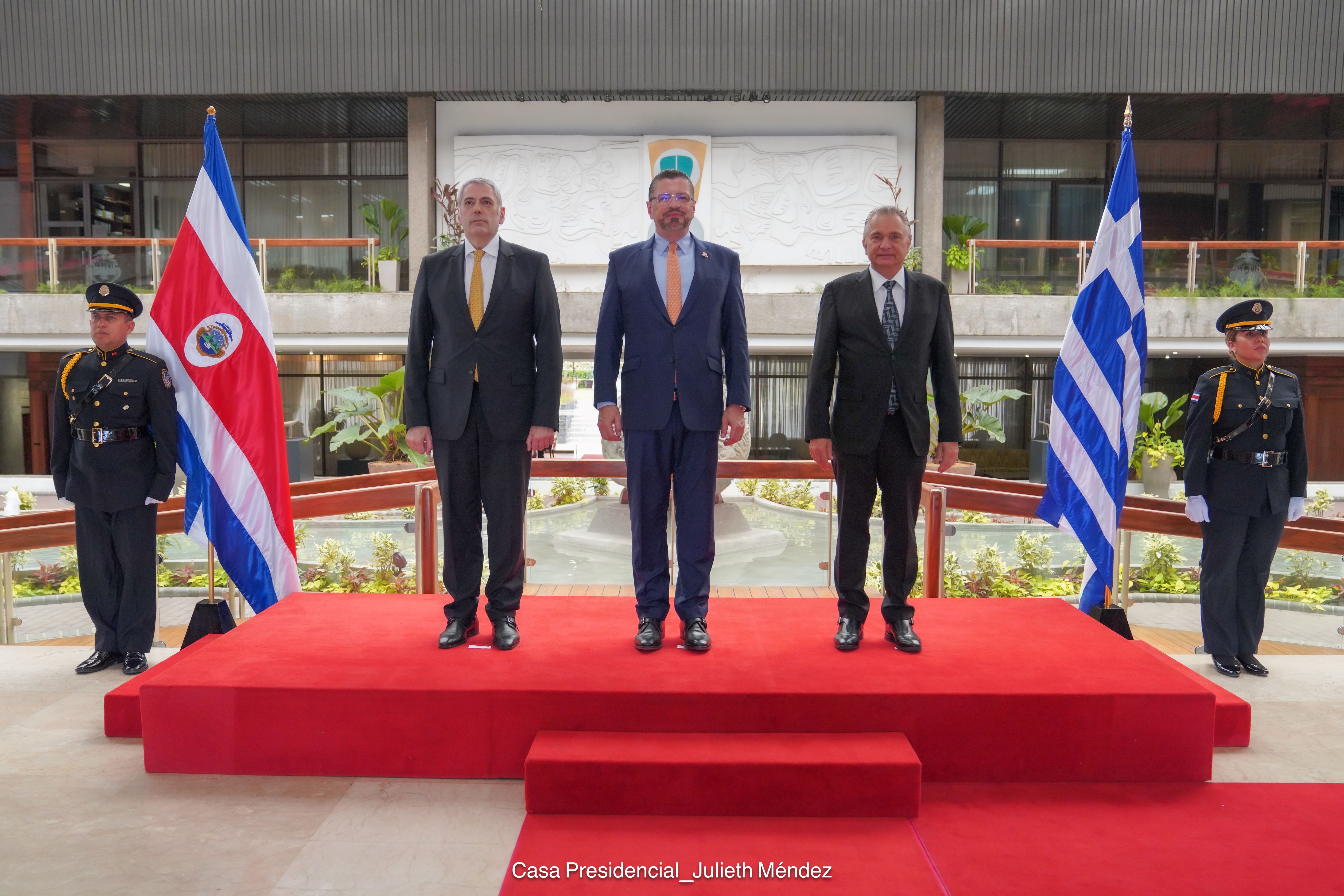 Presentación de Credenciales del Embajador de Grecia para Costa Rica y ...