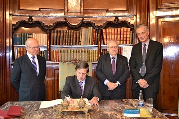 Presentación de las perspectivas de inversión en Grecia (Barcelona, 12/12/2013)