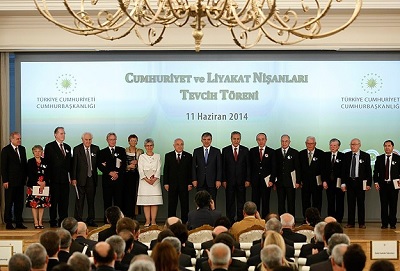 T.C. Cumhurbaşkanı Abdüllah Gül tarafından bayan Evangelia Balta’ya Nişan Tevcihi