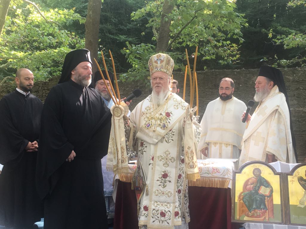 Πατριαρχική Θεία Λειτουργία στα ερείπια της Ιεράς Μονής Παναγίας Φανερωμένης Αρτάκης Κυζίκου (Εrdek)